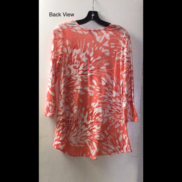 🌟DKR 3/4 Sleeve V-Neck Top - Picture 2 of 7